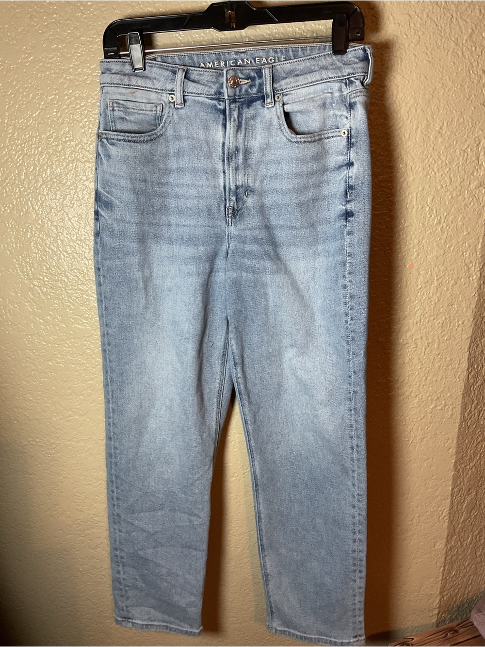 American Eagle Mom Straight Jeans Light Wash Women’s Size 6 Short